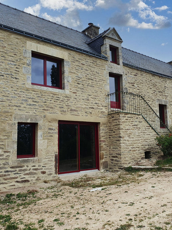 Jointoiement-d_une-longere.-Plumelecçmav Renovation longère morbihan