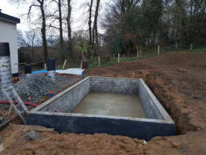 Structure en béton armé pour pose d’un spa de nage. Commune de Larré